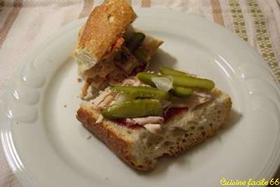 Agrandir la photo dans une nouvelle fentre Sandwich poulet, cornichon. (anti malbouffe)