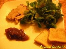 Assiette de foie gras, mâche et confiture d’oignon