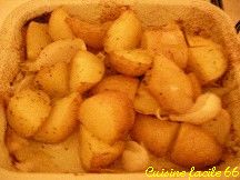 Pommes de terre et oignons nouveaux rôtis à la graisse de canard