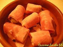 Cur dartichauts en petits rouls au jambon en gratin