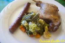 Chou vert braise et sa garniture de canard gras