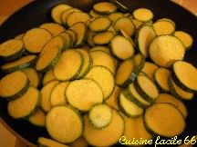 Courgettes dcoupes en rondelles  la pole