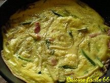 Omelette aux courgettes et lardons