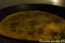 Omelette aux asperges sauvages et jambon cru