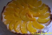 Tarte aux pches sur fond de crme