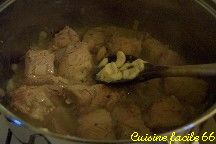 Saut de veau aux olives, sauce anchois