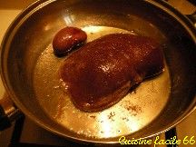 Foie et rognons de chevreuil aux oignons, en cocotte