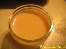 Petit pot de crème onctueuse au miel et safran