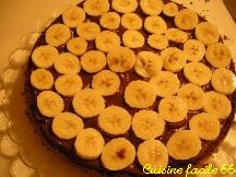 Gâteau génoise au chocolat fourrage banane, crème chocolat