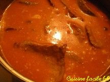 Langue de bœuf, sauce tomate piquante