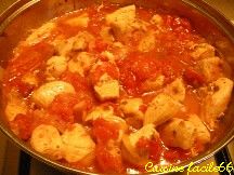 Sauté de poulet à la tomate et oignon accompagné de Quinoa