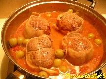 Paupiettes de veau aux olives, sauce tomate