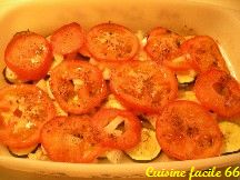Daurade au four aux courgettes, tomates et oignons