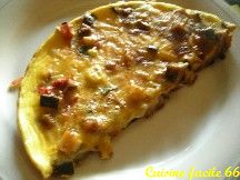 Omelette improvisée aux légumes d'été (oignon, courgette, aubergine, tomate)