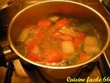 Soupe de légumes variés aux croutons à la raclette