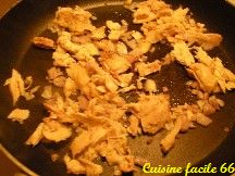 Nouilles asiatiques sautées au poulet rôti