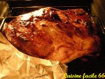Épaule de porc entière rôti à l'os au miel de châtaignier
