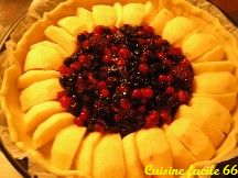 Tarte aux pommes et fruits rouges, crème aux amandes