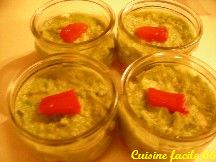 Guacamole (purée d'avocat), poivron rouge au four en verrine