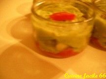 Guacamole (purée d'avocat), poivron rouge au four en verrine
