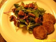 Cou de canard farci ; salade de jeunes pousses (épinard, mâche, roquette)