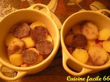 Petite cocotte de pommes de terre (rate et vitelotte) au reblochon et lardons