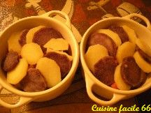 Petite cocotte de pommes de terre (rate et vitelotte) au reblochon et lardons