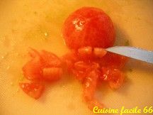 Verrine de guacamole, salade de tomate et crevettes en verrine