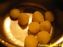 Harengs marinés aux pommes de terre (billes en salade et écrasée à l'aneth)